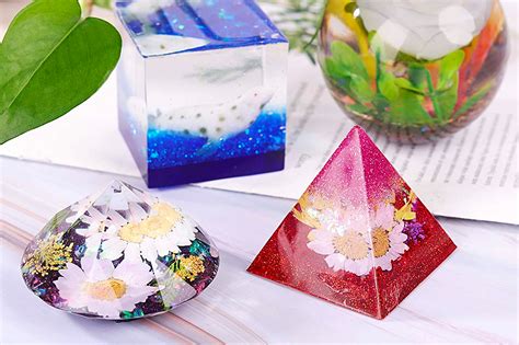 how do you make resin art and what materials do you use?